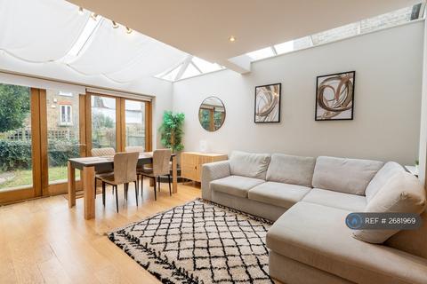2 bedroom flat to rent, Balham, London, SW17