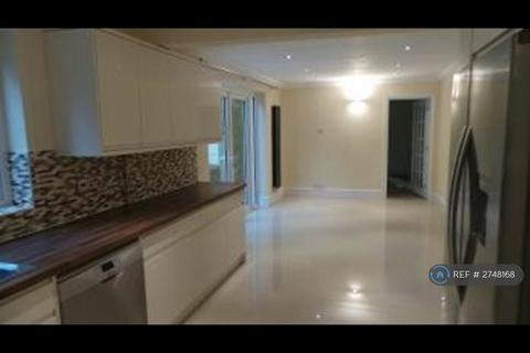 4 bedroom detached house to rent, Sunray Estate, Sandhurst, GU47