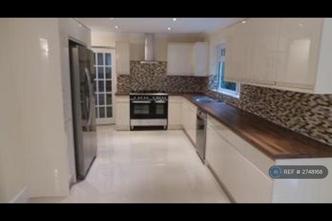 4 bedroom detached house to rent, Sunray Estate, Sandhurst, GU47