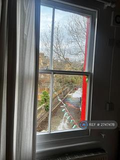 Studio to rent, Victoria Terrace, London, N4