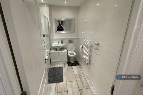 1 bedroom in a house share to rent, Cedar Crescent, Bushey, WD23