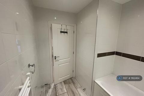 1 bedroom in a house share to rent, Cedar Crescent, Bushey, WD23