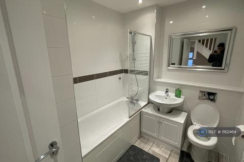 1 bedroom in a house share to rent, Cedar Crescent, Bushey, WD23