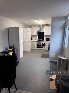 4 bedroom end of terrace house to rent, Old Quarry Court, Northampton, NN3