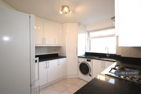 2 bedroom flat to rent, Wellington House, Northolt, UB5