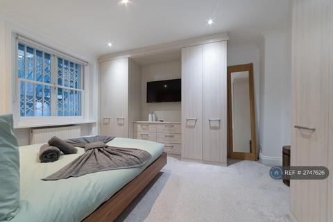 3 bedroom maisonette to rent, Basement & Ground Floor, London, W9