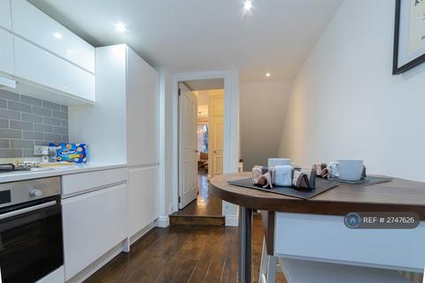 3 bedroom maisonette to rent, Basement & Ground Floor, London, W9