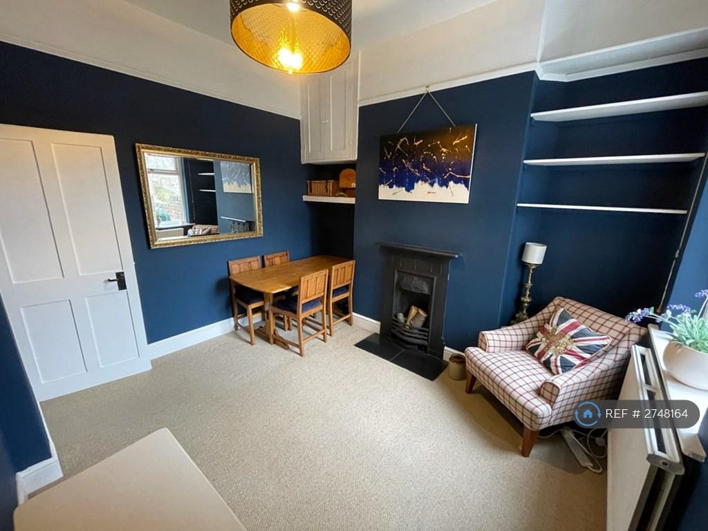 Middle Room