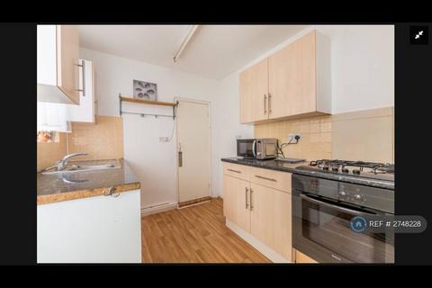 4 bedroom semi-detached house to rent, Pears Road, Hounslow, TW3