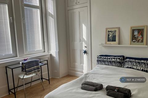 2 bedroom flat to rent, Fountainhall Road, Edinburgh, EH9