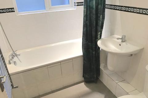2 bedroom flat to rent, Flat ,  Ingram Road, London