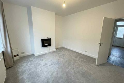 2 bedroom terraced house to rent, Featherstone, Pontefract WF7