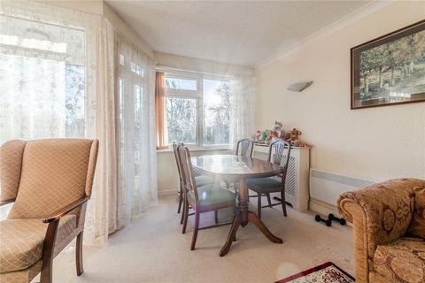 2 bedroom apartment for sale, Avondale Court, Leeds