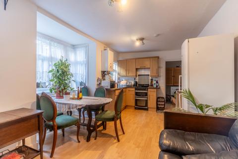 2 bedroom apartment to rent, London N11