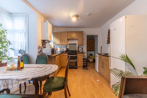 2 bedroom apartment to rent, London N11