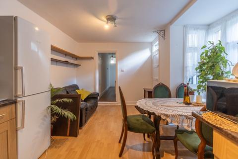 2 bedroom apartment to rent, London N11