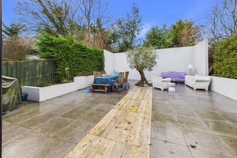 4 bedroom semi-detached house for sale, Goose Acre, Chesham, Buckinghamshire, HP5