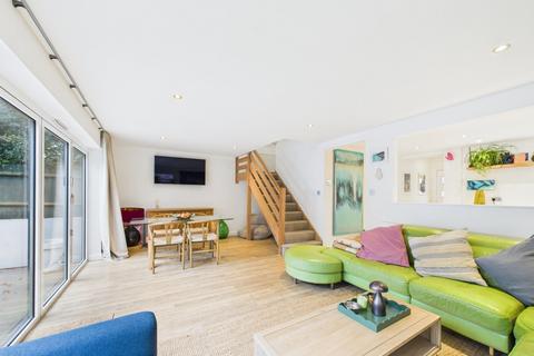 4 bedroom semi-detached house for sale, Goose Acre, Chesham, Buckinghamshire, HP5