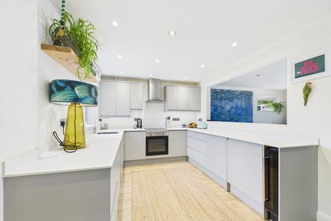 4 bedroom semi-detached house for sale, Goose Acre, Chesham, Buckinghamshire, HP5