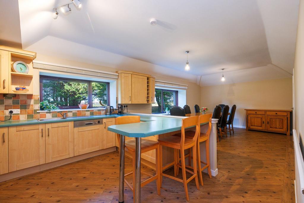 Dining kitchen