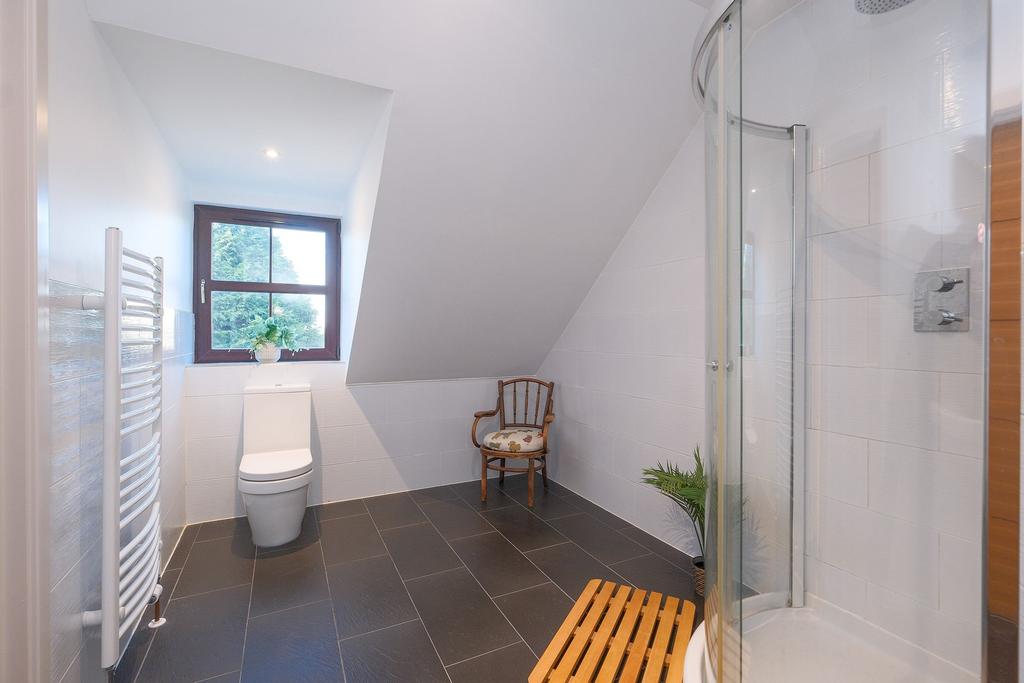 Master bedroom en-suite alternative view