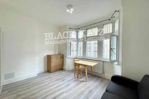 Studio to rent, EC4A