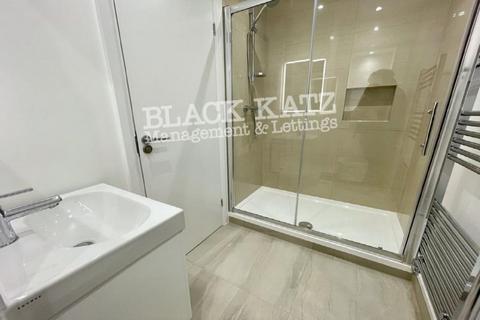 Studio to rent, EC4A