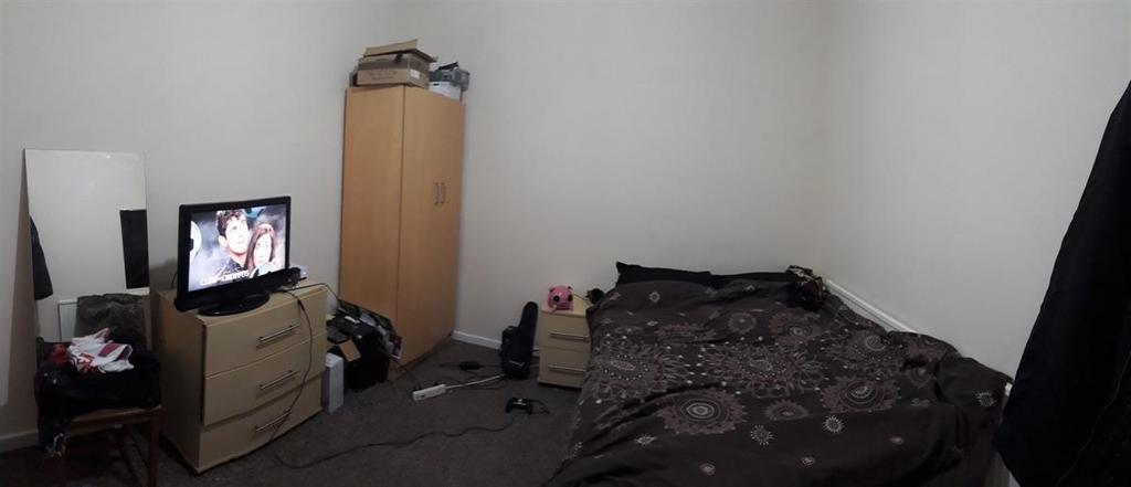 Simple, tidy double bedroom with a double bed, ...