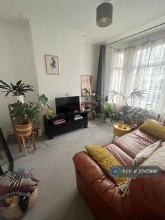 2 bedroom terraced house to rent, Blenheim Road, London, E17