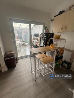2 bedroom terraced house to rent, Blenheim Road, London, E17