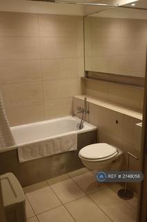 2 bedroom flat to rent, Seacon Tower, London, E14