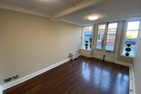 Retail property (high street) to rent, 3 East Norton Pl Edinburgh EH7 5DR