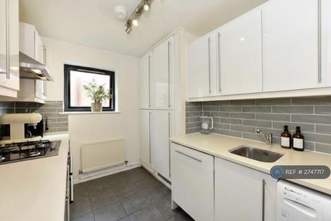 2 bedroom flat to rent, Van Gogh Court, London, E14