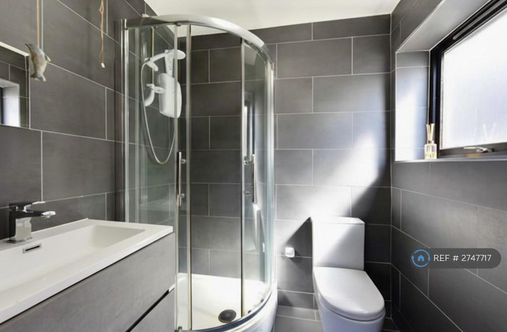 En-Suite Bathroom