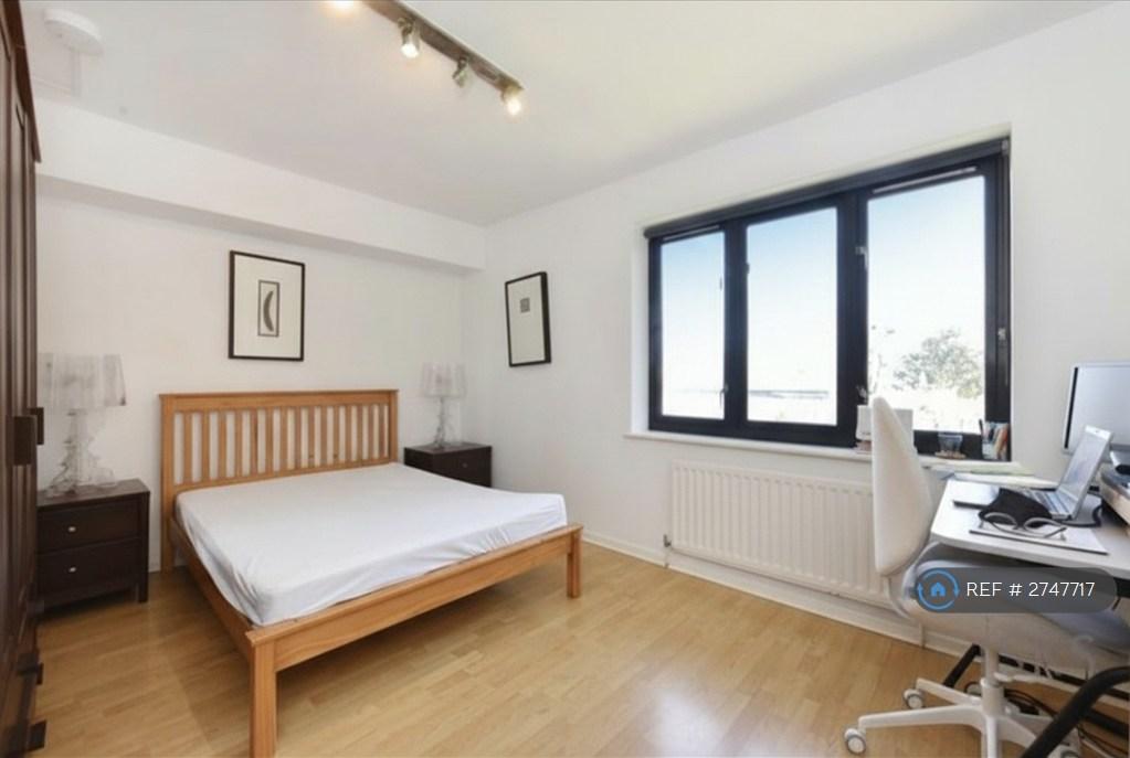 Thames Panorama Bedroom