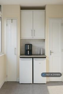 2 bedroom flat to rent, Anson House, London, SW1V