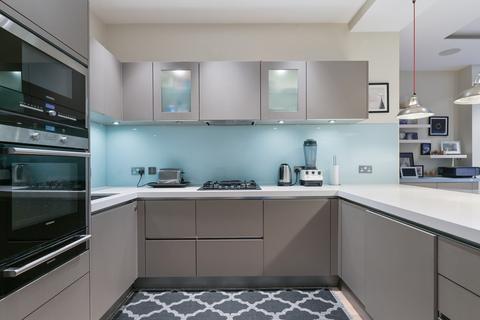 2 bedroom flat to rent, Blythe Road, London W14