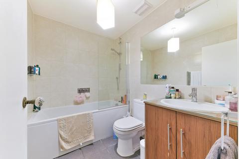 1 bedroom flat to rent, Battersea Square, SW11