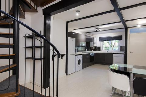2 bedroom maisonette to rent, Turenne Close, SW18