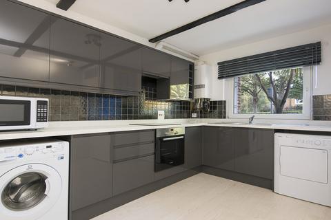 2 bedroom maisonette to rent, Turenne Close, SW18