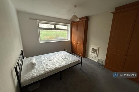 1 bedroom in a house share to rent, Torquay Gardens, Ilford, IG4