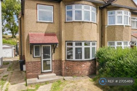 1 bedroom in a house share to rent, Torquay Gardens, Ilford, IG4