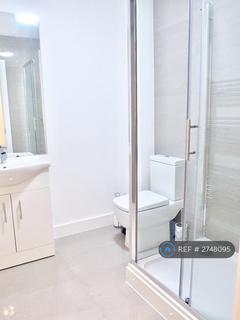 1 bedroom in a house share to rent, London, London, NW2