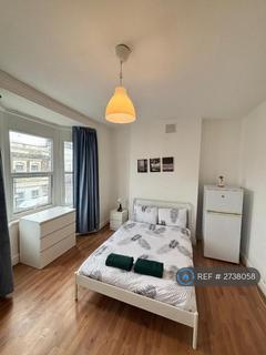 1 bedroom in a house share to rent, Mossford Street, London, E3