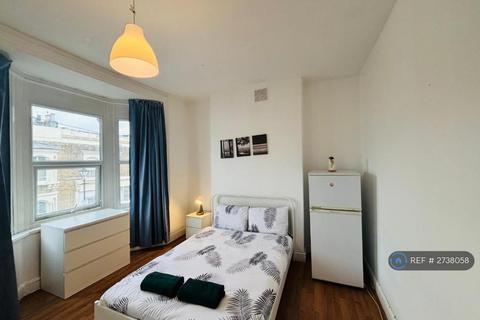 1 bedroom in a house share to rent, Mossford Street, London, E3