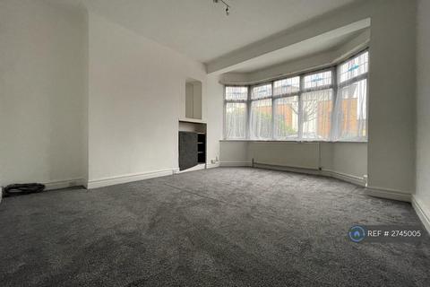 3 bedroom terraced house to rent, Parham Drive, Ilford, IG2