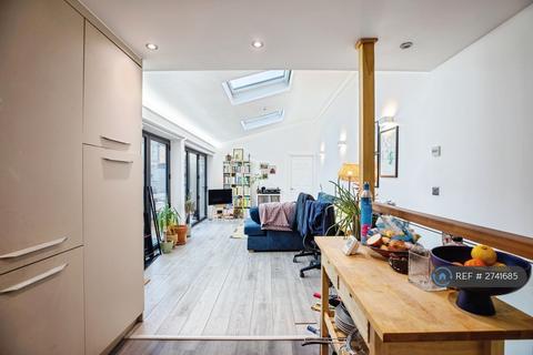 3 bedroom flat to rent, East Dulwich Road, London, SE22