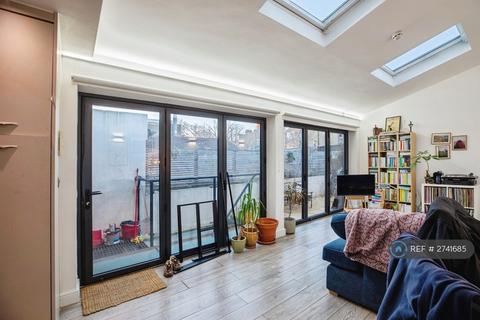 3 bedroom flat to rent, East Dulwich Road, London, SE22