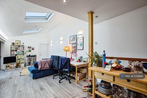 3 bedroom flat to rent, East Dulwich Road, London, SE22