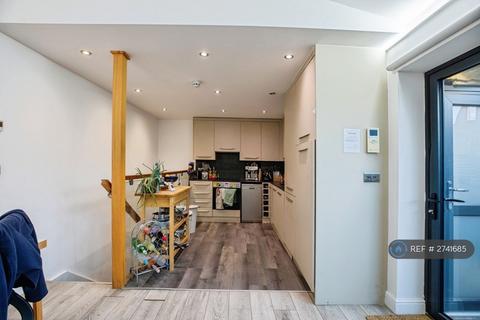 3 bedroom flat to rent, East Dulwich Road, London, SE22